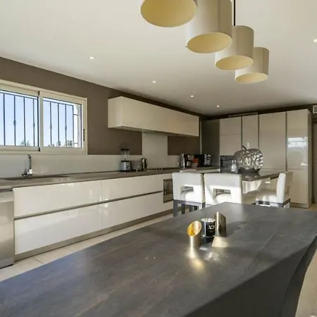 וילה Luxury For 14 People - Pool
